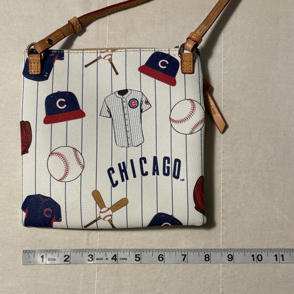 Dooney & Bourke White Chicago Cubs Baseball Crossbody Bag - Picture 3 of 4